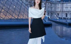 动漫美女脱小内内露尿口